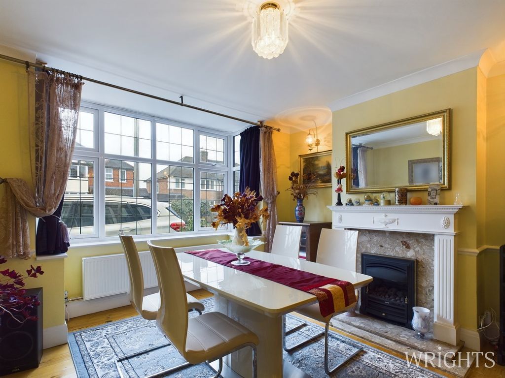 Property photo 3 of 17 Dining Area