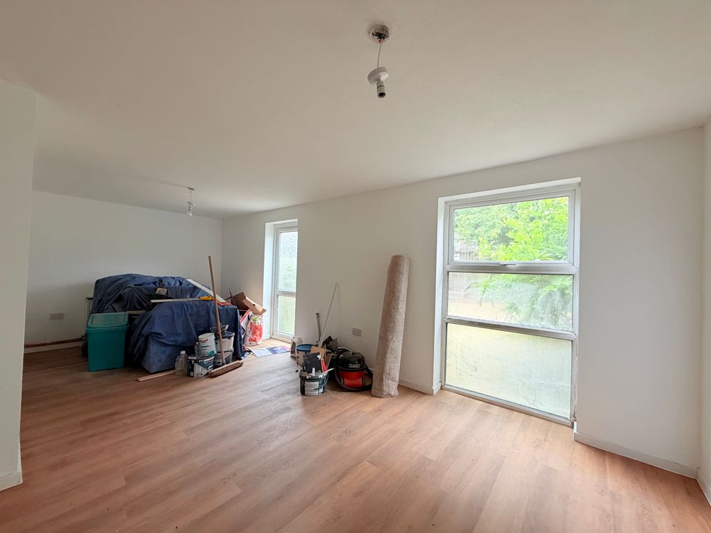 Property photo 2 of 14 Image