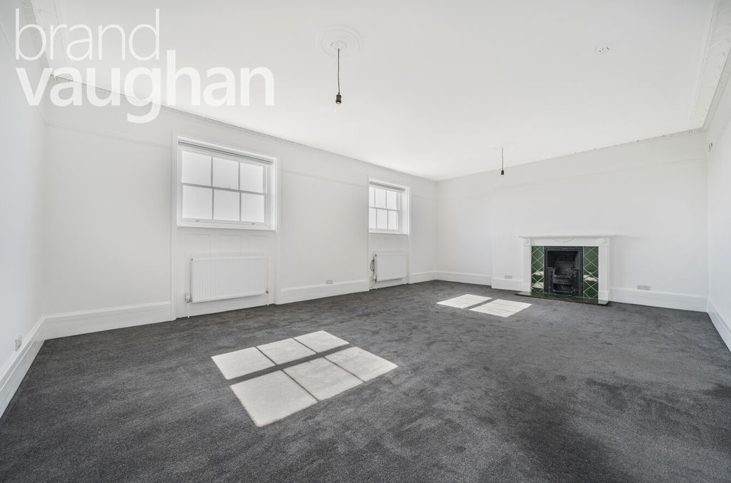 Property photo 2 of 11 Living Room