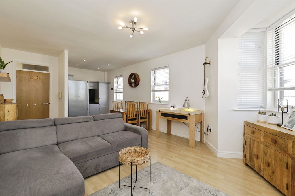 Property photo 2 of 12