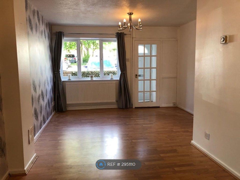 Property photo 1 of 6 Living Room