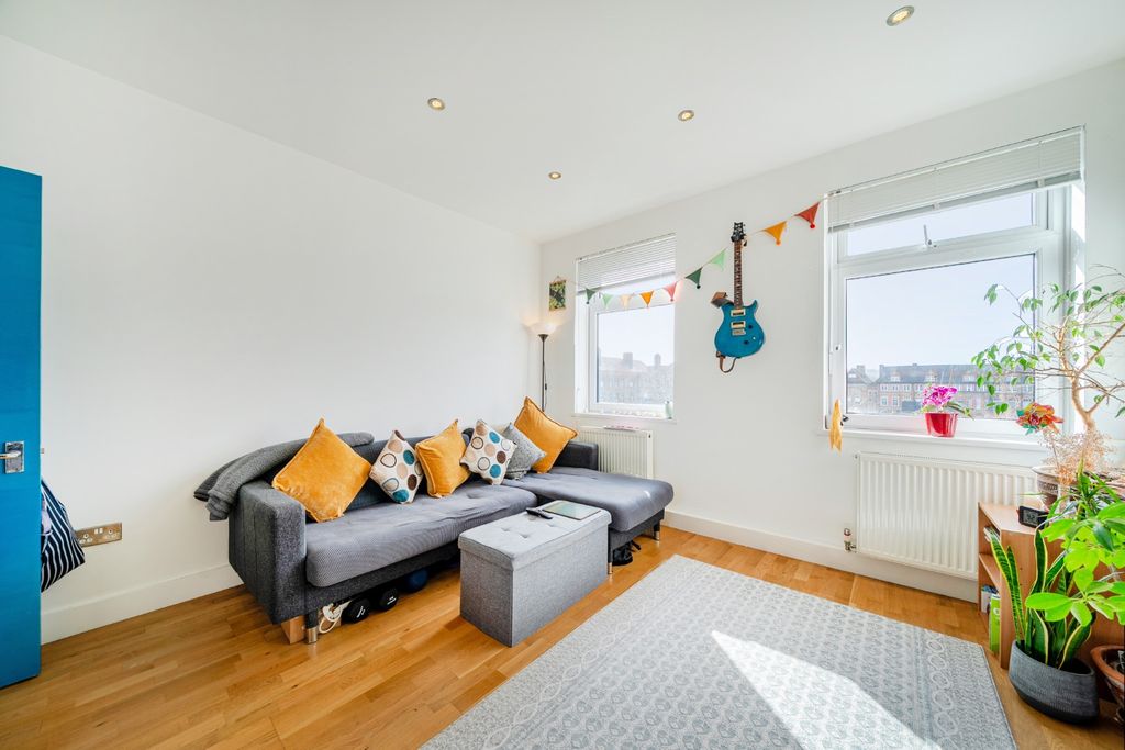 Property photo 3 of 16 4911222