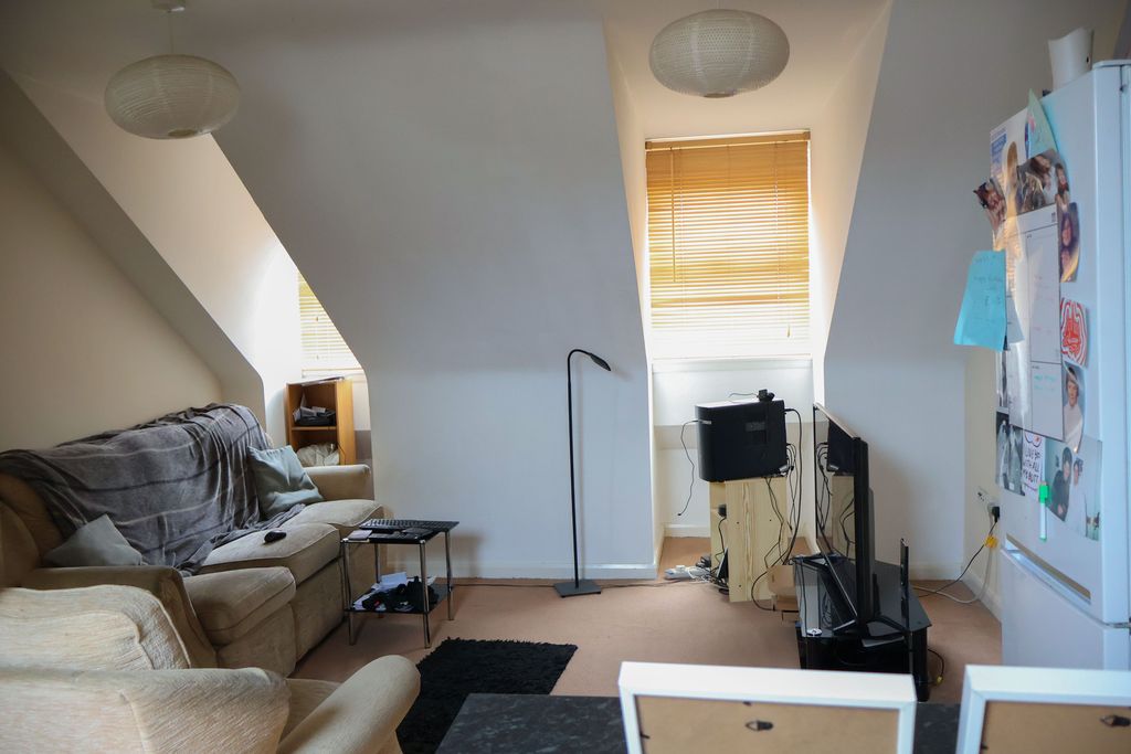 Property photo 3 of 12