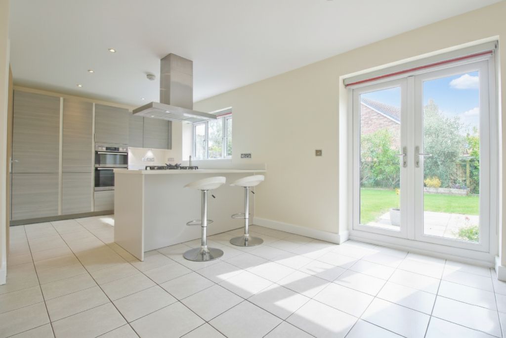 Property photo 3 of 20 Kitchen Diner