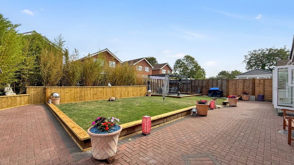 Property photo 2 of 20 Garden