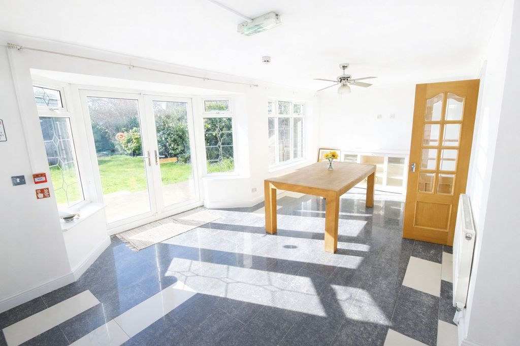 Property photo 3 of 38