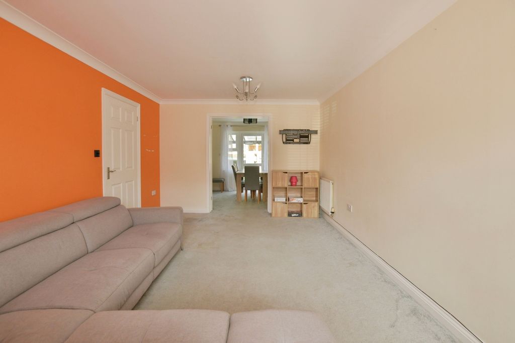Property photo 3 of 19
