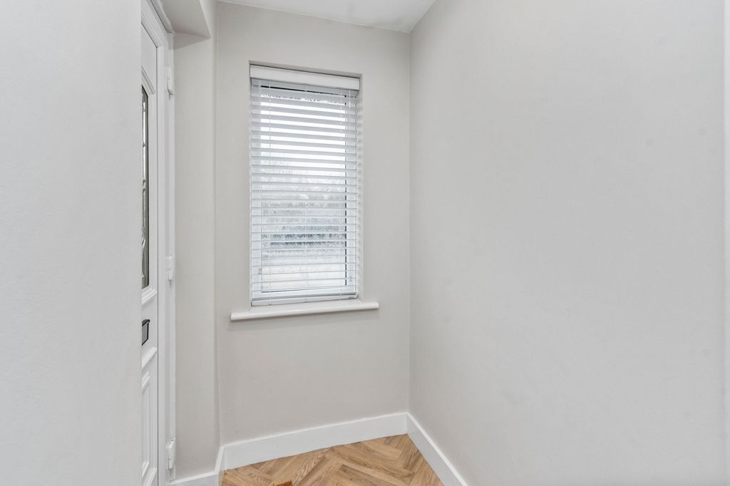 Property photo 2 of 31