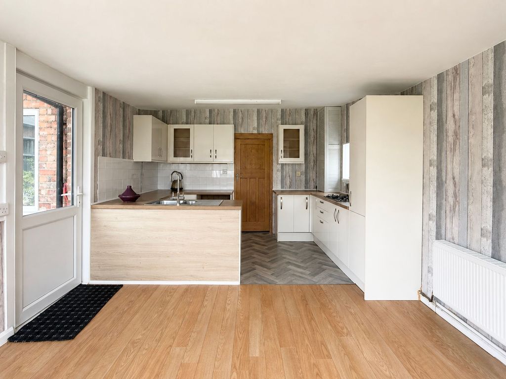 Property photo 3 of 18 Kitchen/ Dining