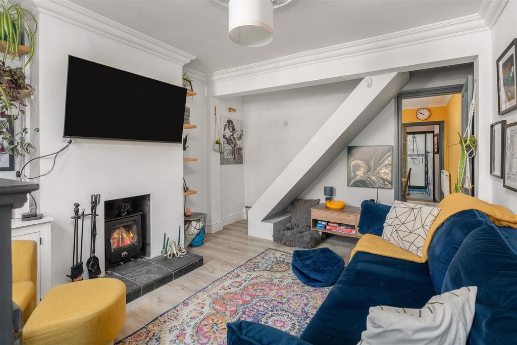 Property photo 2 of 13 49 East Street, Banbury-3.Jpg
