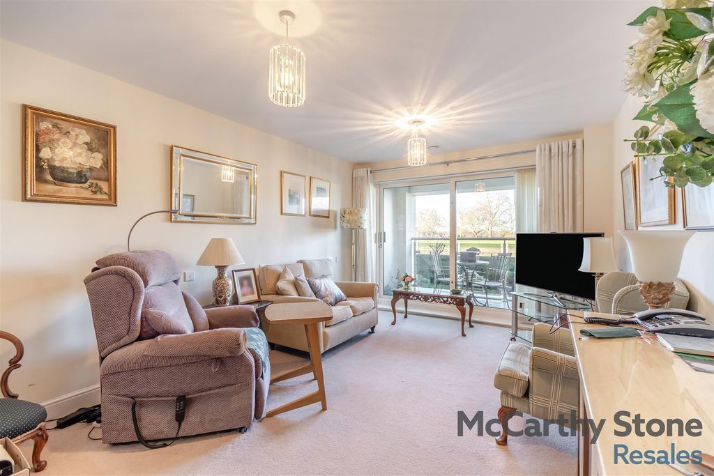 Property photo 2 of 38 8672811-Interior02.Jpg