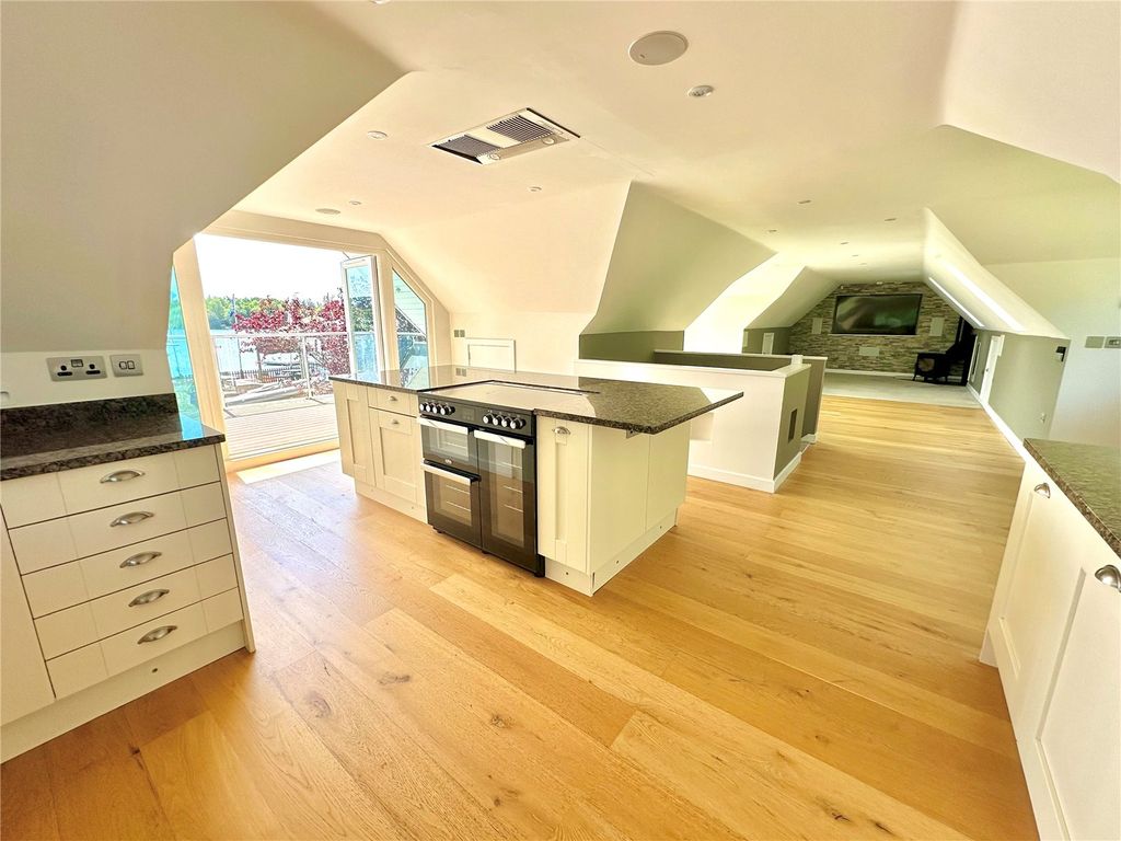 Property photo 2 of 23 Picture No. 20