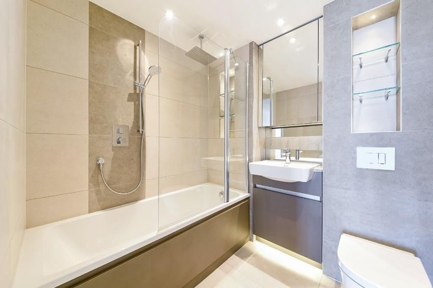 Property photo 2 of 12 Bathroom