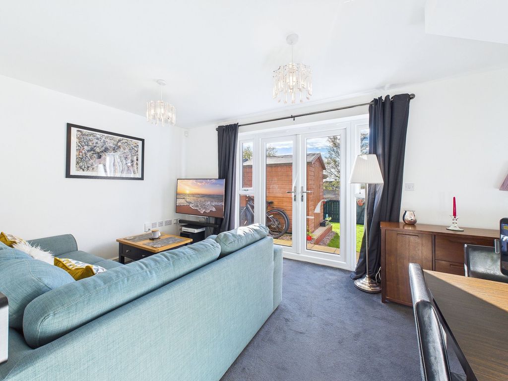 Property photo 3 of 12 Lounge