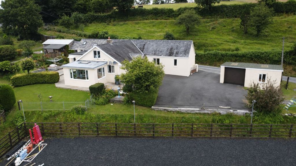 Property photo 2 of 54
