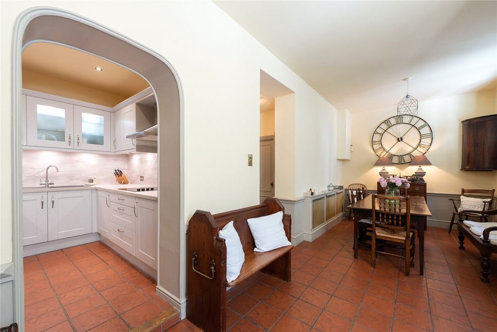 Property photo 3 of 12 Ground Floor