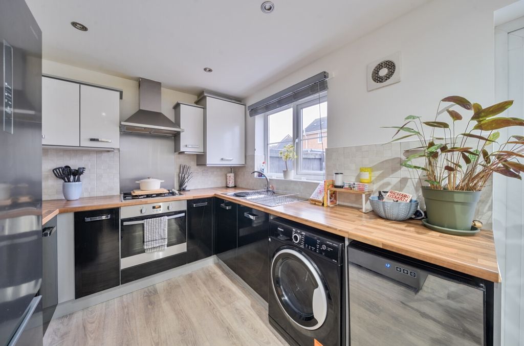 Property photo 2 of 24 1408625-17-698470B64F297-Arw-1