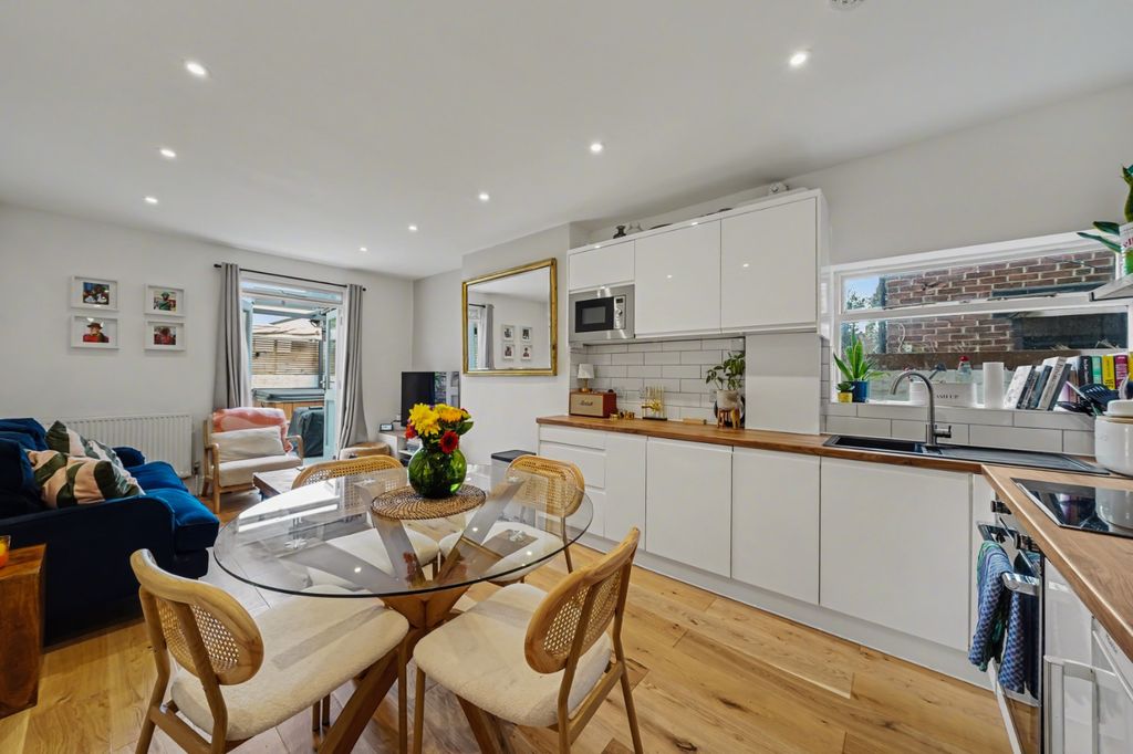 Property photo 1 of 16 4627711