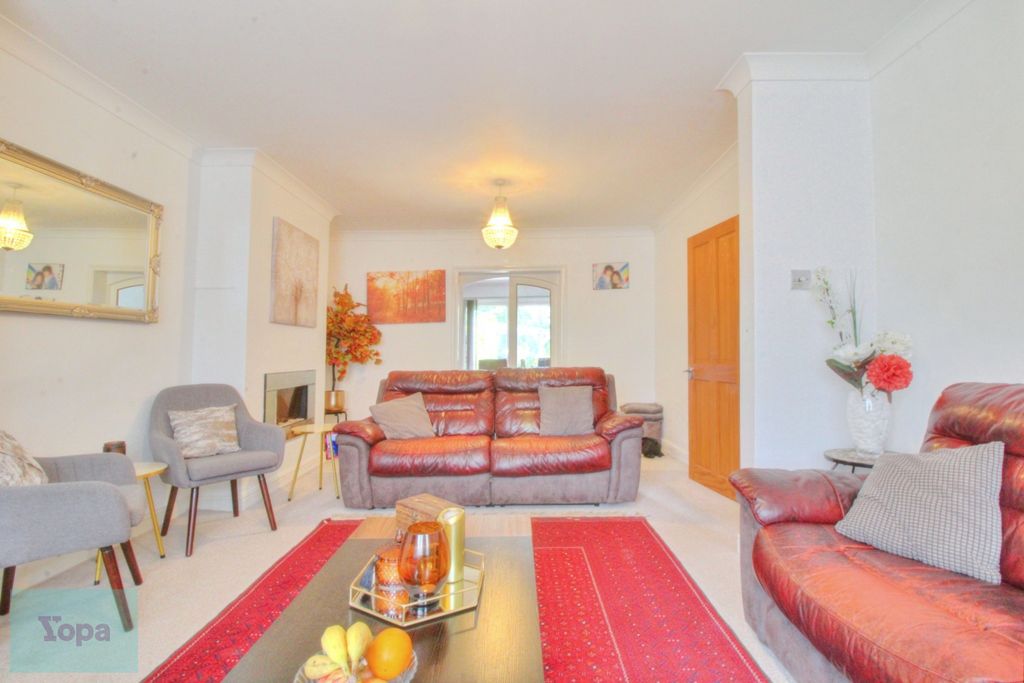 Property photo 2 of 22 D44d0B38-Lounge1