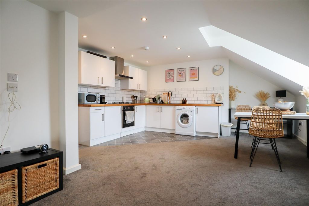 Property photo 1 of 9 Kitchen/Living Room
