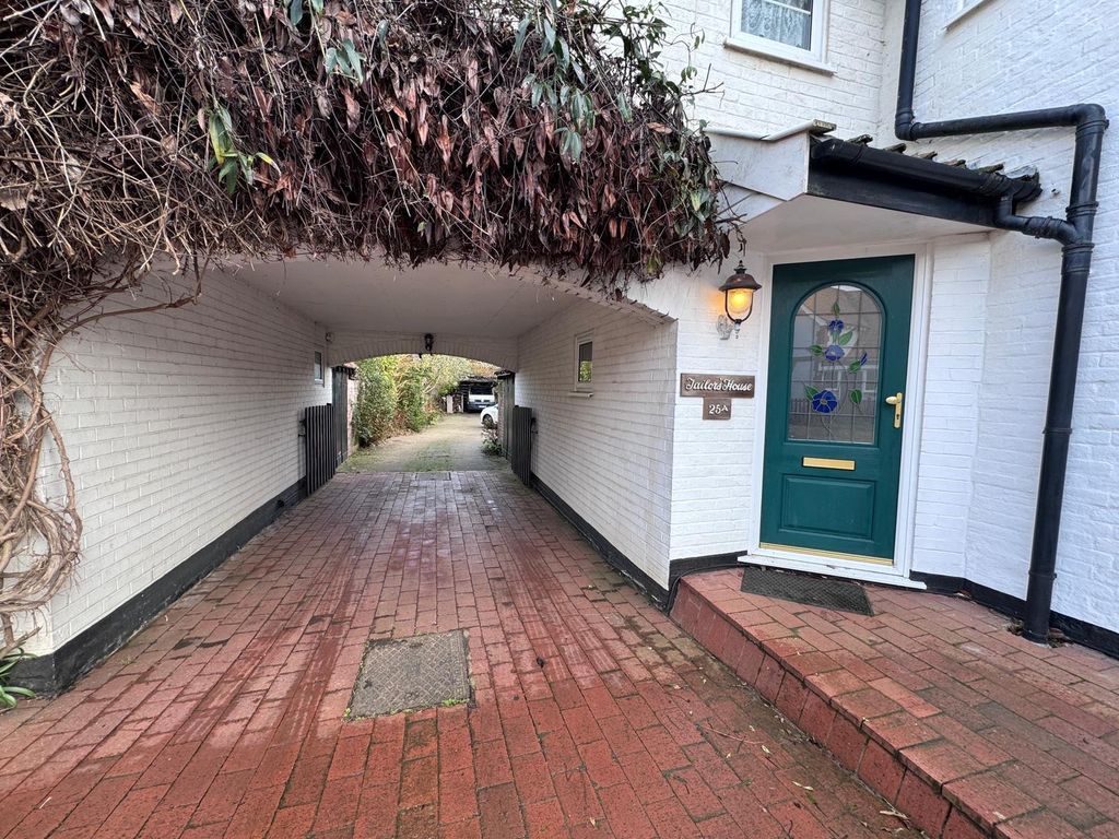 Property photo 2 of 28