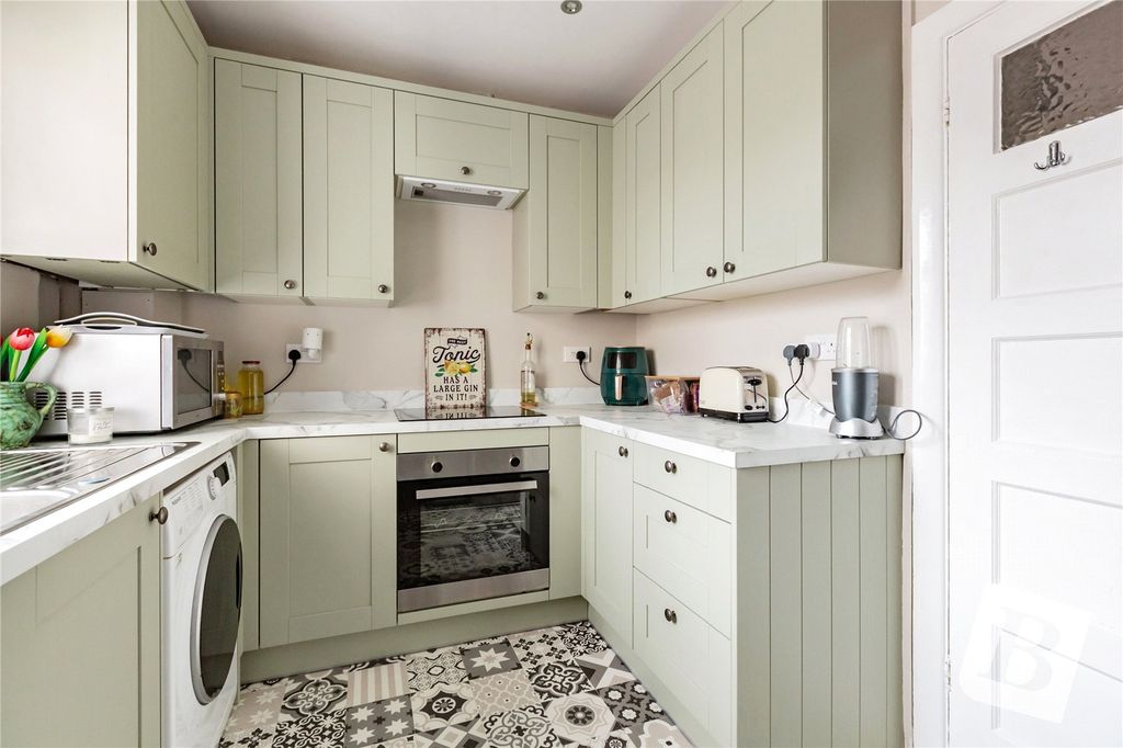 Property photo 3 of 14 Kitchen