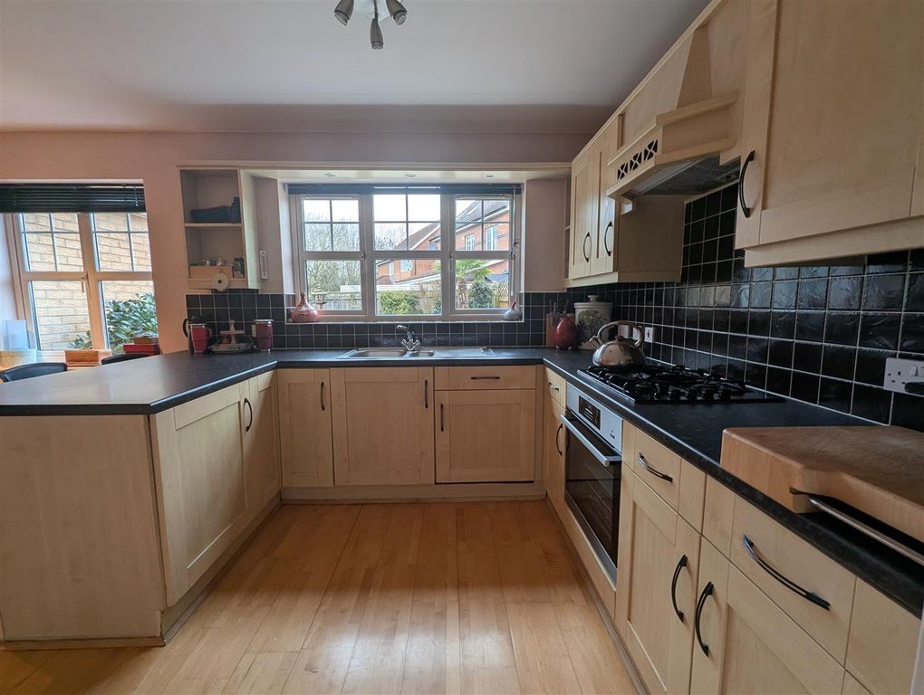 Property photo 3 of 25 Kitchen/Diner
