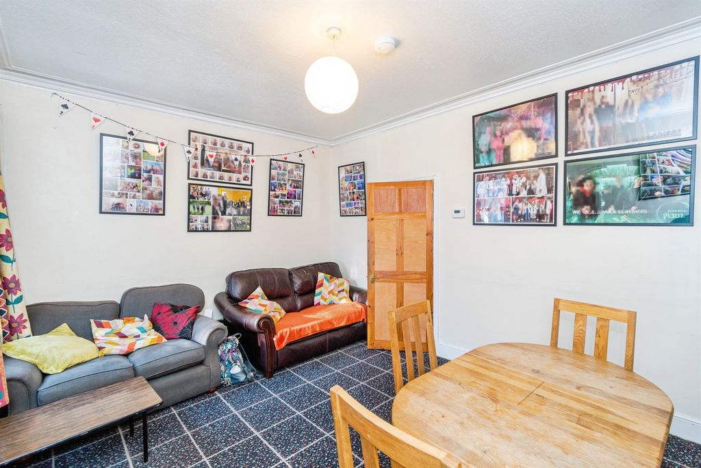 Property photo 3 of 19