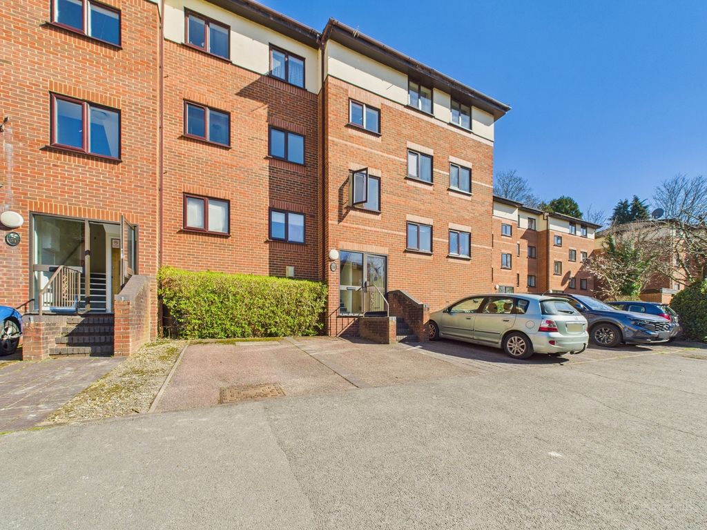 Property photo 1 of 6 Cam02136G0-Pr0356-Still010
