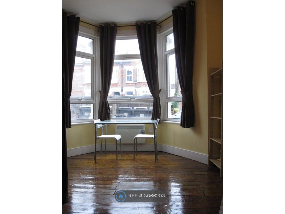 Property photo 1 of 9 Beautful Polished Wooden Flooring