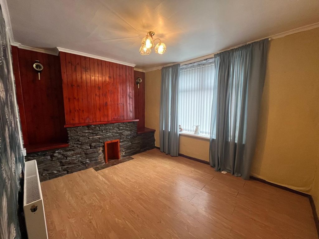 Property photo 3 of 33