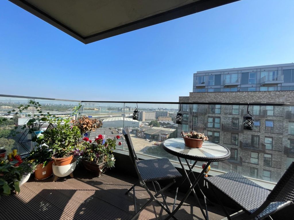 Property photo 3 of 12 Terrace
