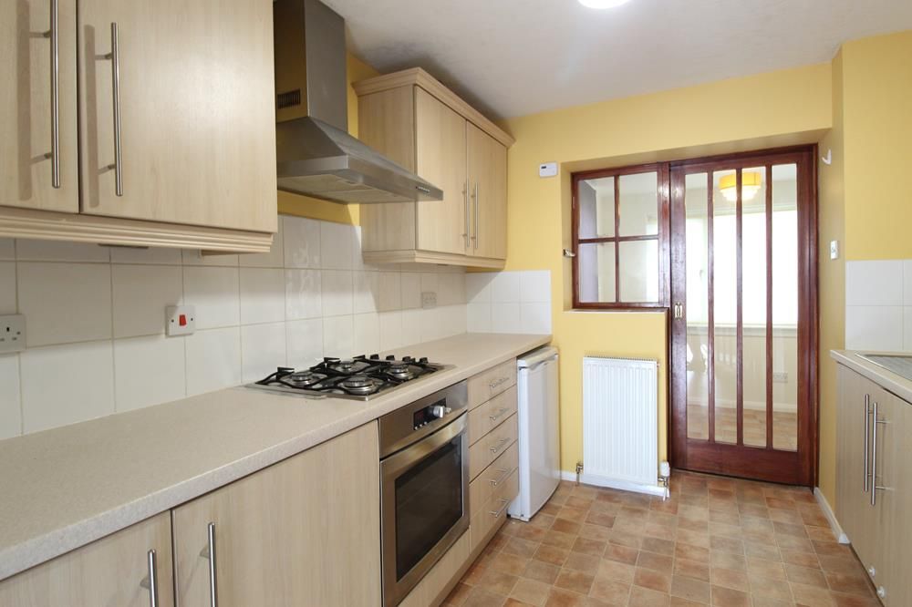 Property photo 3 of 11 Kitchen