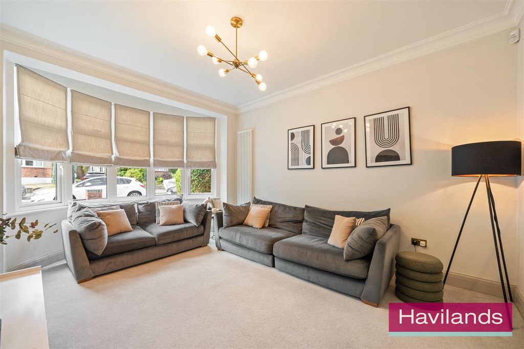 Property photo 2 of 21 Myddelton Gardens-3.Jpg