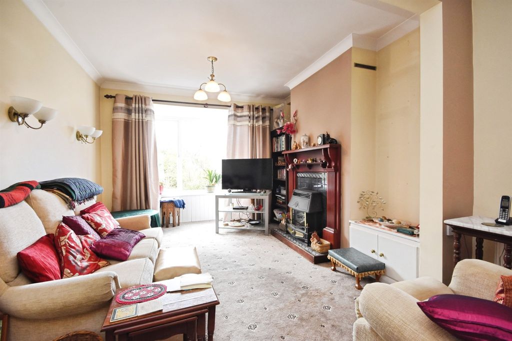 Property photo 2 of 20