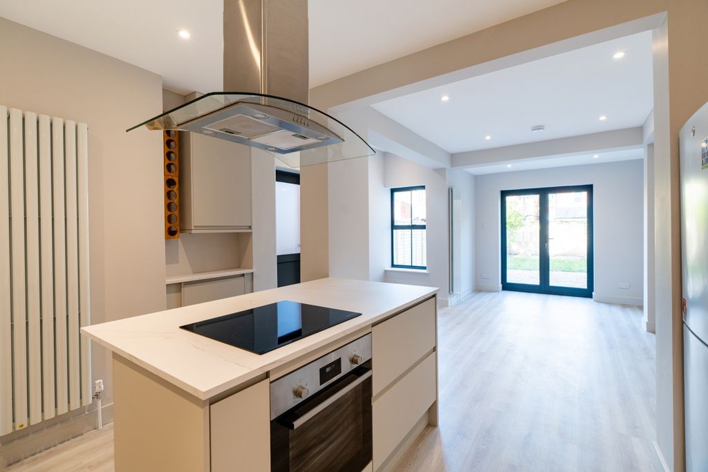 Property photo 1 of 21 Kitchen Dinning Area