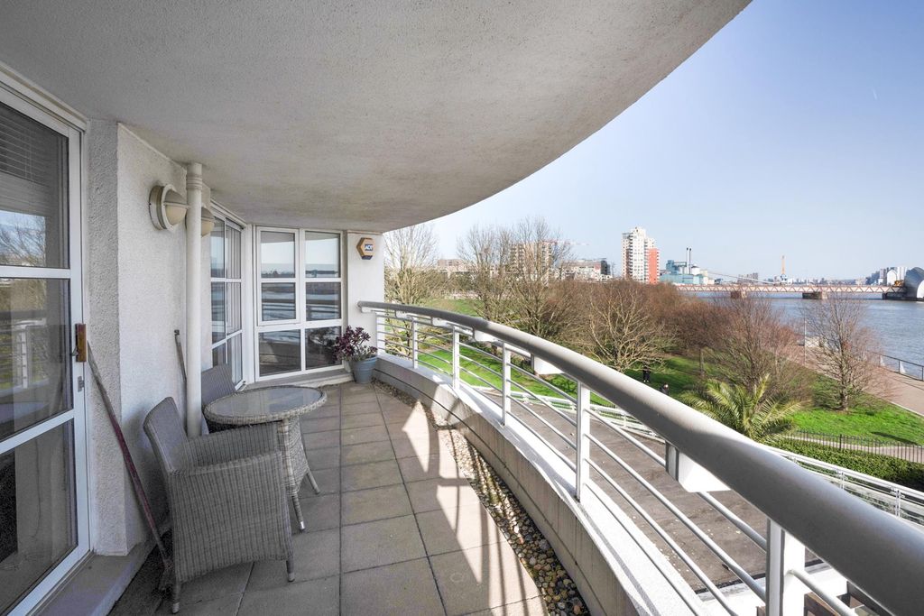 Property photo 3 of 11