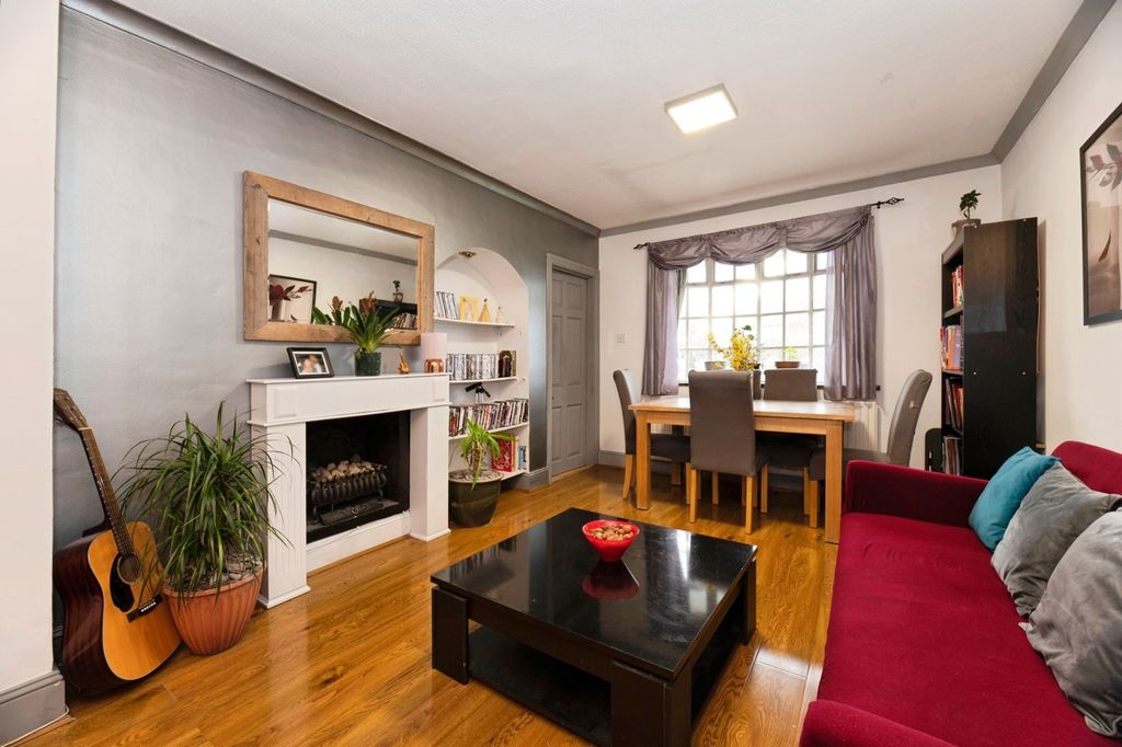 Property photo 3 of 18 Living Room