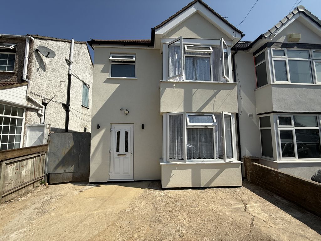 Property photo 1 of 10 4 Bed Semi-Detached House To Rent Mount Rd, Hayes Ub3