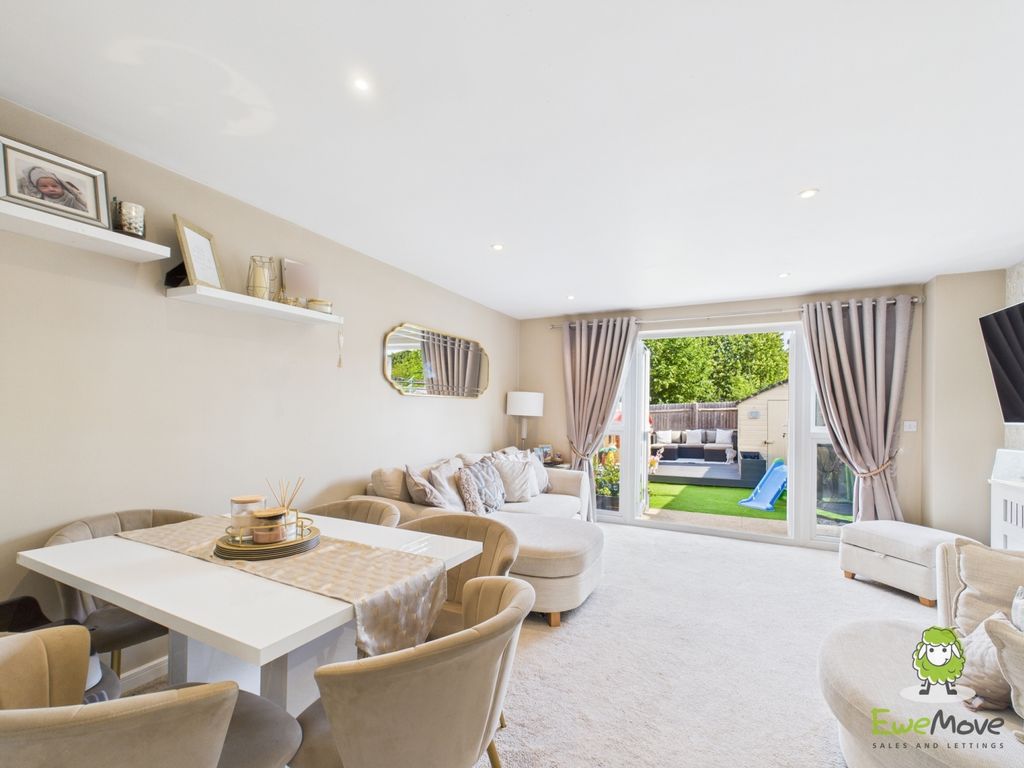 Property photo 2 of 19 Ewemove Estate Agents Basingstoke