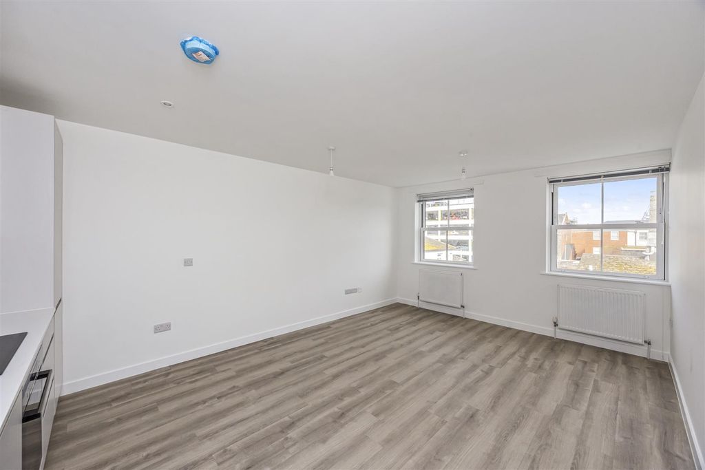Additional image 10 of 2 bed flat to rentMontague Street, Worthing BN11