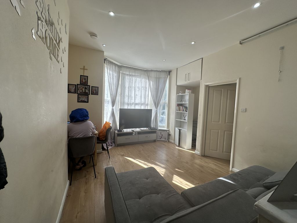 Property photo 2 of 6 Gallery