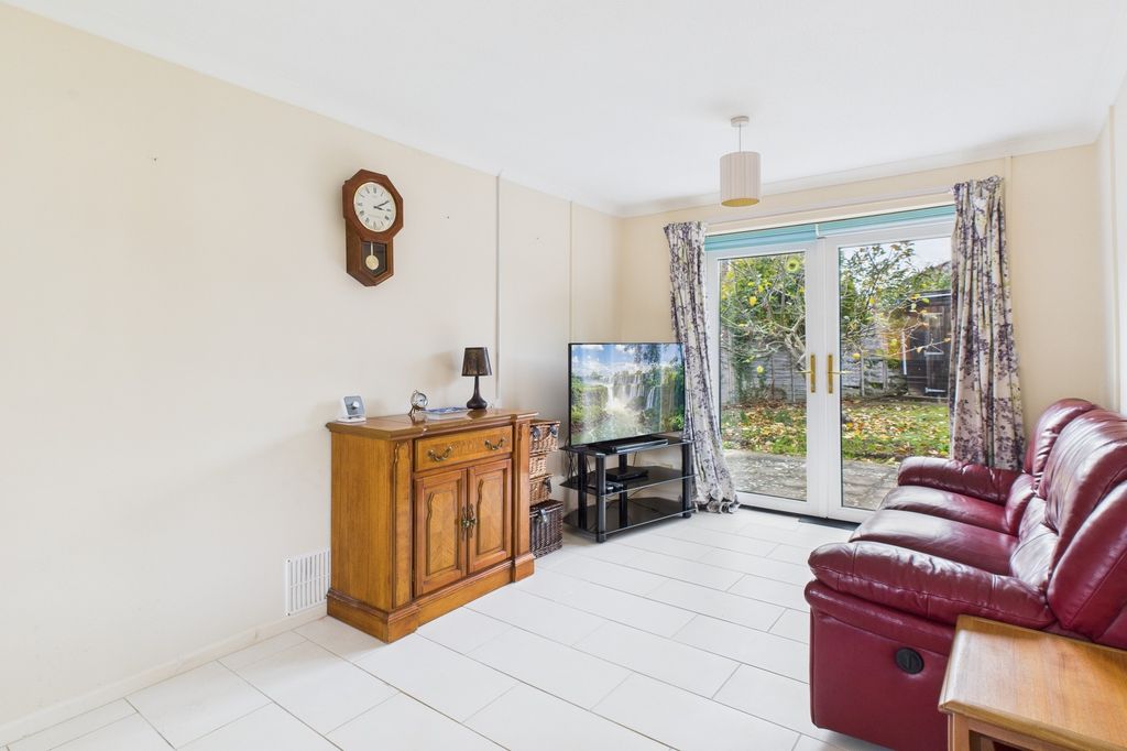 Property photo 3 of 11 Cam02519G0-Pr0355-Still004