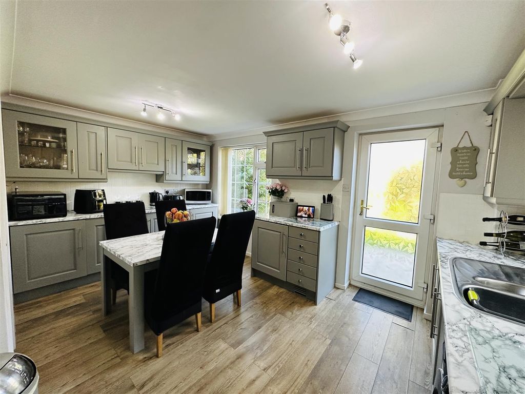 Property photo 2 of 18 Kitchen.Jpg