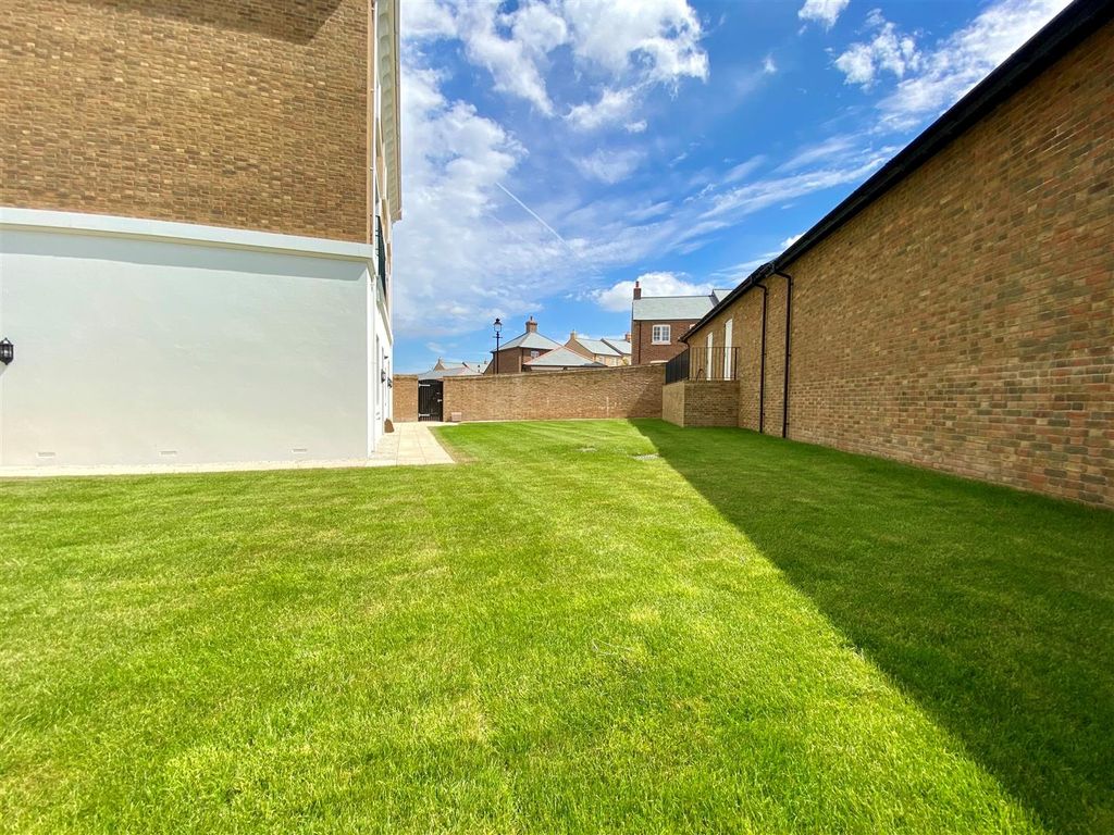 Property photo 2 of 11 Plot 589 Garden 3. Actual