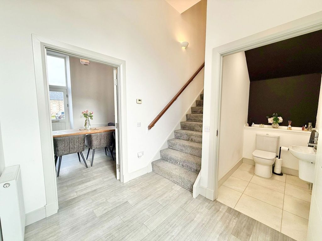 Property photo 2 of 27