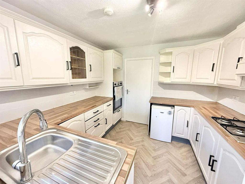 Property photo 2 of 11 F8163714-6401-44Be-979F-d2d5253Fba05.Jpg