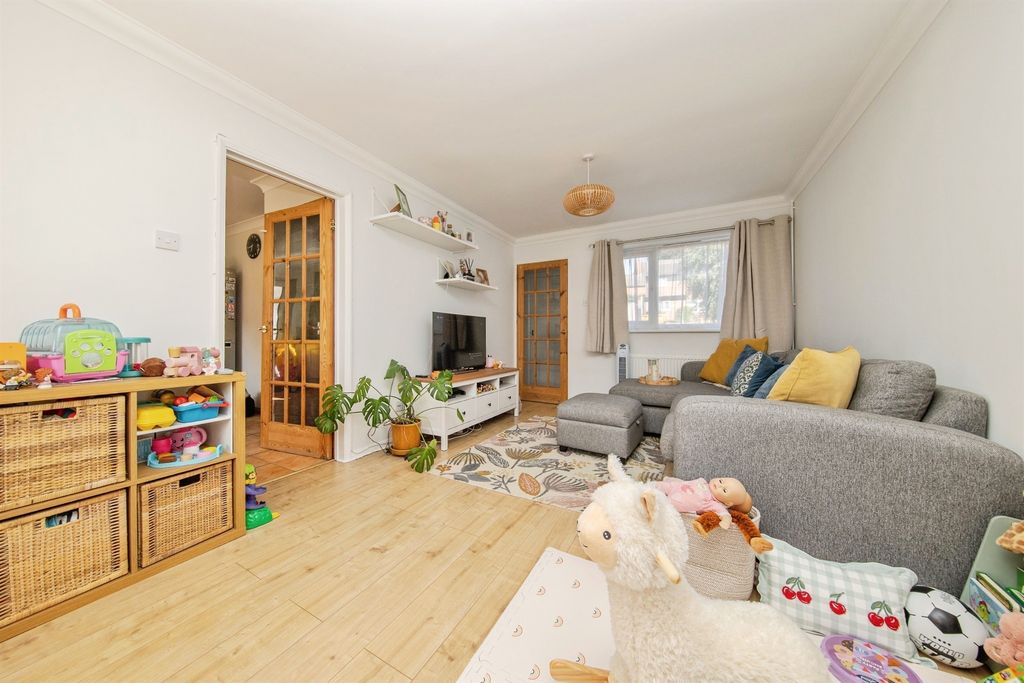 Property photo 2 of 17
