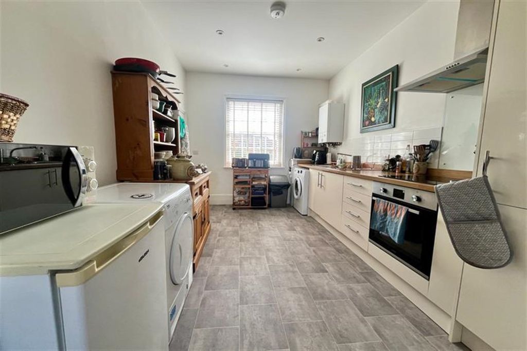 Property photo 2 of 9 (Main)