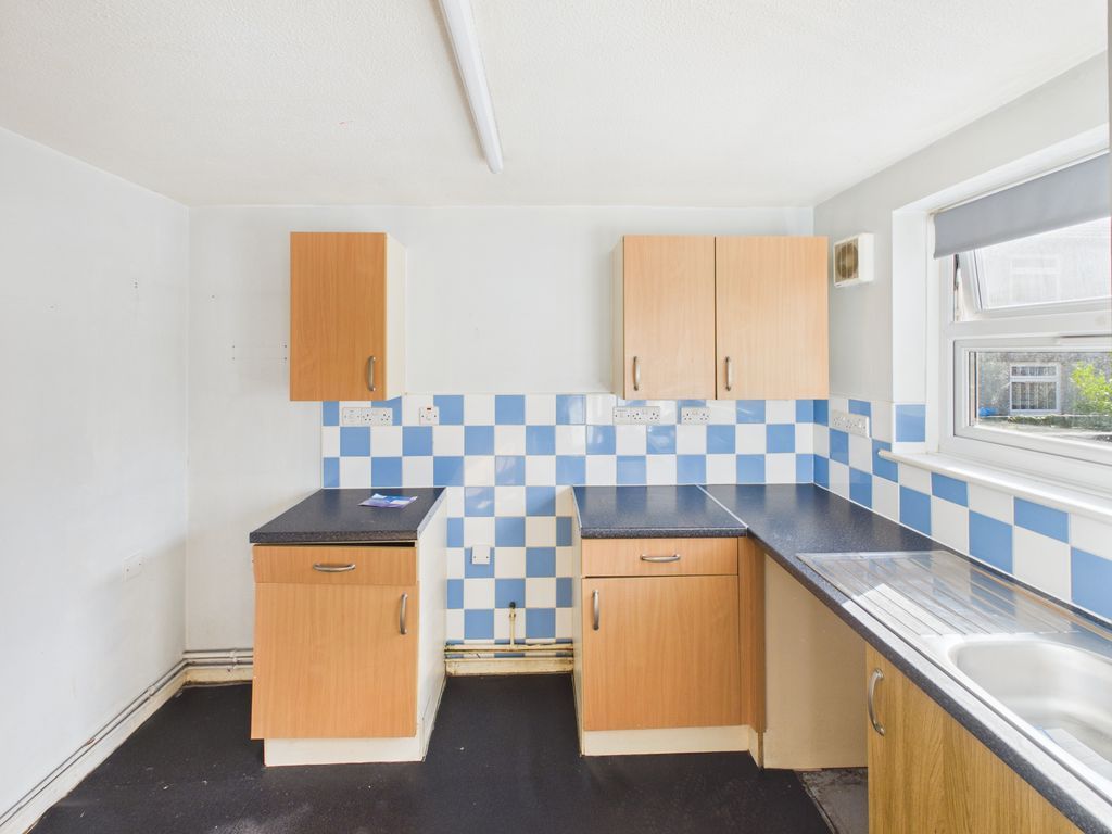 Property photo 2 of 8 Kitchen